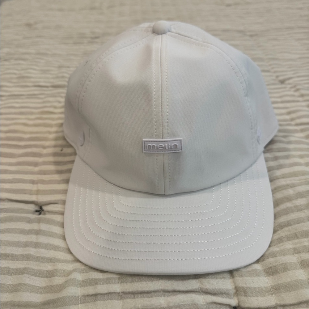 Melin men’s white hydro hat - with tags.